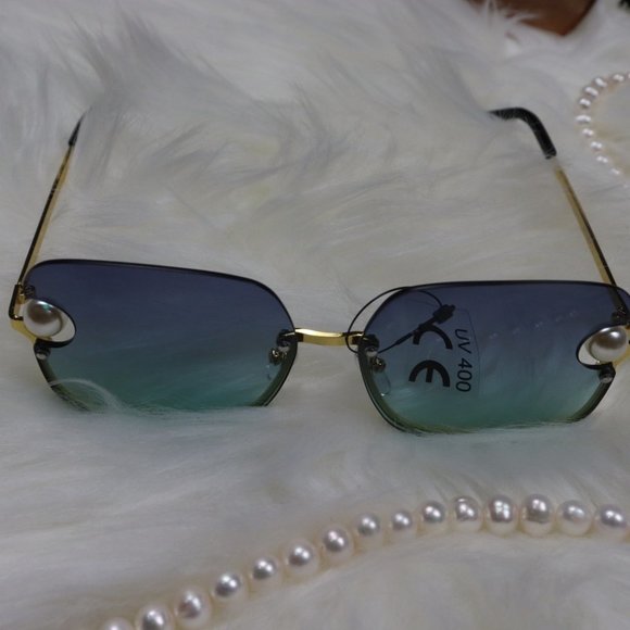 Women's Square Faux Pearls Sunglasses - Picture 11 of 11